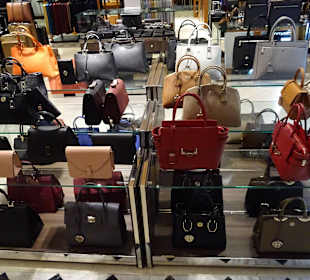 Im Shoppimgcenter unterwegs