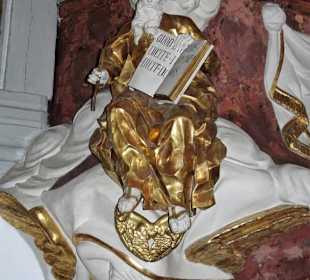 Figuren an der Kanzel der Pfarrkirche