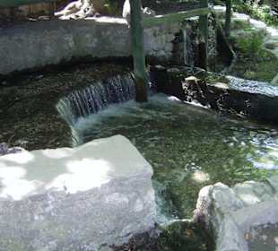 Künstliche Wasserfälle