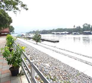 Das Museum liegt direkt am Fluss