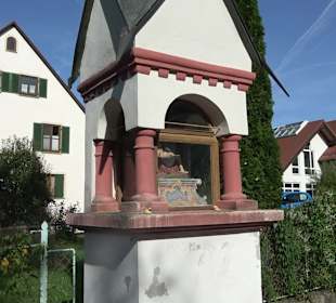 Stadtgraben mit Turm