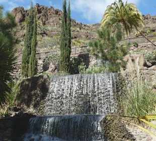 Künstlicher Wasserfall