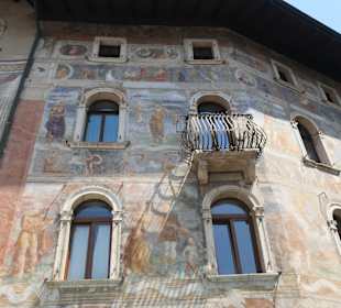 Casa Cazuffi und Casa Rella mit prächtigen Fresken