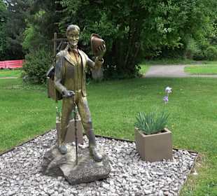 Skulptur Bürstenmacher Lützenhardt