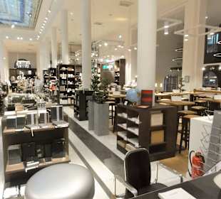 Blick in die Verkaufsräume von Manufactum Bremen