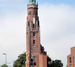 Blick auf den Loschenturm am Neuen Hafen