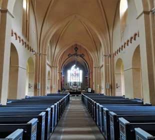 Im Langschiff der Alexanderkirche