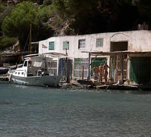 Fischerhaus am Strand von Cala Pi