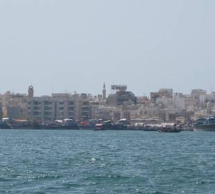 Blick auf Deira und Creek