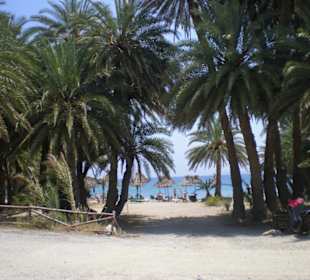 Wejście na plażę Vai Bay