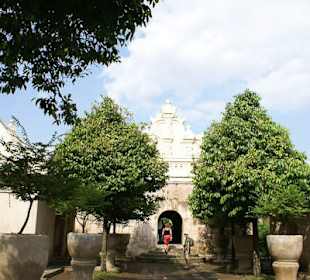 Dziedziniec w Taman Sari