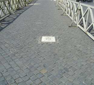 Gedenkstein vom Attentat auf Johannes Paul II.