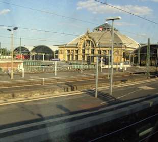 Bf.- Hauptgebäude, aus der S- Bahn fotografiert