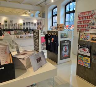 Im Museumsshop des Automuseums Prototyp