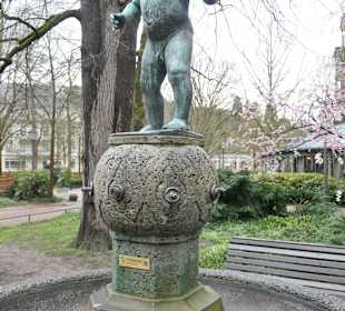 Das nackte Buberl auf dem Buberlbrunnen