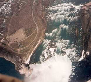 Flug mit Helikopter über die Wasserfälle