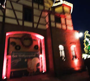 Viele Buden auf dem Hof