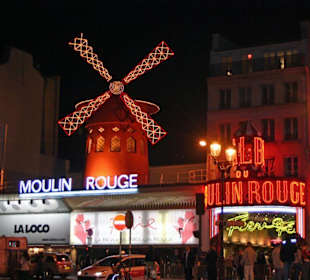 Vor dem Moulin Rouge