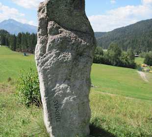 Findling mit Apostelnamen