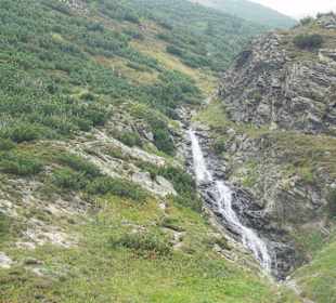 Wodospad niedaleko schroniska