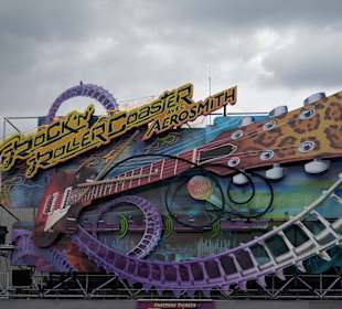 Achterbahn im Dunkeln