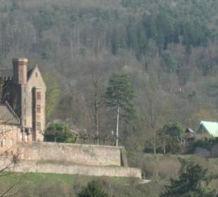 Die Mittelburg links und die Vorderburg rechts