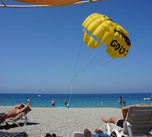 Plaża z gorącym żwirkiem