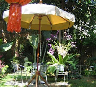 Der schöne Garten vom Tea House Siam Celadon.