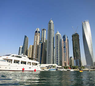 Blick vom Speedboot auf Dubai