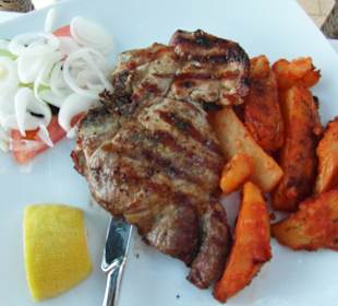 Bresola/Kotelett mit Patatas/Ofenkartoffeln