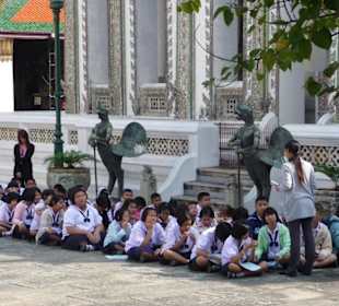 Schulklasse im Königspalast