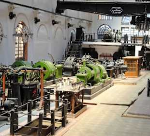 Bilder aus einem Modell der Werkhalle