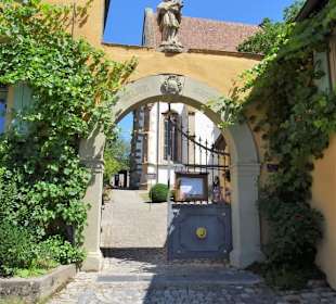 Eingang zur Wallfahrtskirche Maria im Weingarten