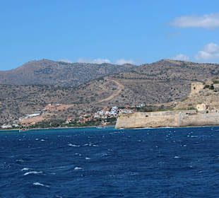 Wyspa Spinalonga widziana ze statku