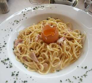 Spagetti mit rohem Ei