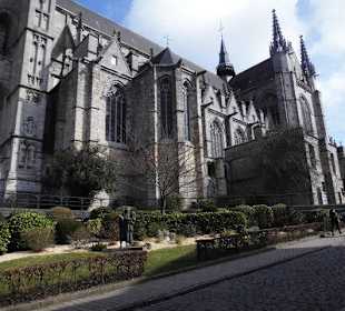 Ansicht der Kirche der Hl. Waltraud / Waudru 