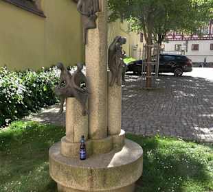 Skulptur Lesende Menschen