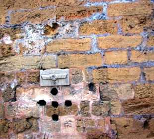 Die Mauer links und rechts