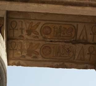 Bemalungen im Karnak Tempel