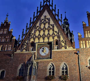 Rathaus mir Uhr