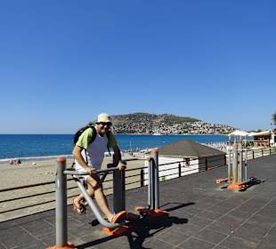 Przyrzady do ćwiczeń przty plaży Alanya