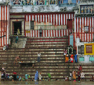 Widok na ghaty z Gangesu