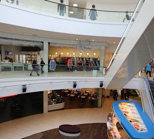 Treppenhaus mit Rolltreppe