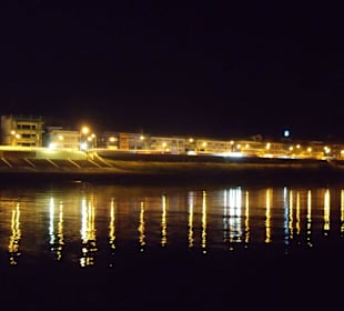 Nachts auf dem Chao Phraya