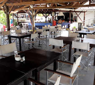 Strandbar und Restaurant an der Playa Porto Mari