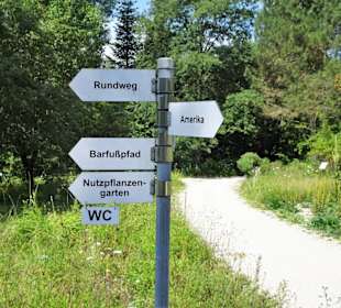Wegweiser im Botanischen Garten Bayreuth