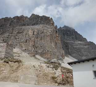 Felswand im Blick vom Rifugio