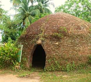 Charcoal Hut (Holzkohle Hütte) am Lamken Pier