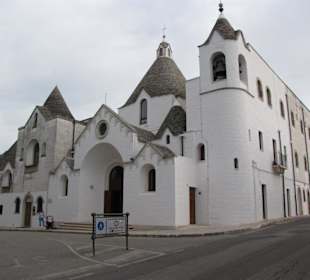 Kirche mit Trullidach in Alberobello