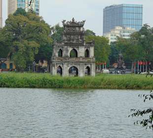 Hoan Kiem See in Hanoi